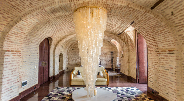 Четырёхместный номер Armory с красивым видом из окна Castle in Old Town