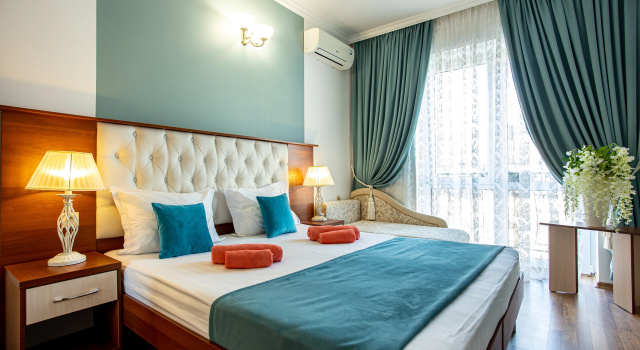 Номер Classic с балконом Меблированные комнаты Villa Village (Вилла в деревне Кабардинка)