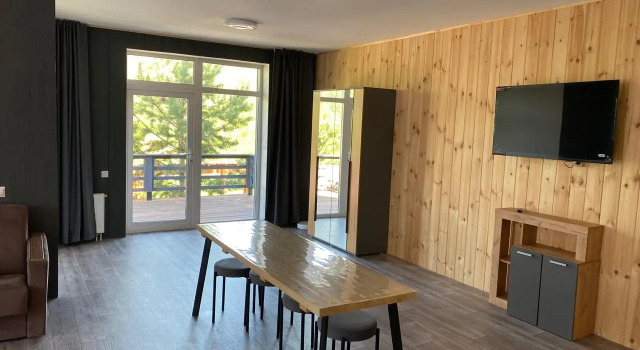 S Dvumya Komnatami Kukhonnoy Zonoy I Terrasoy Private house, Prenota Casa vacanze Hotel a Repubblica dell'Altaj con parcheggio, Parcheggio