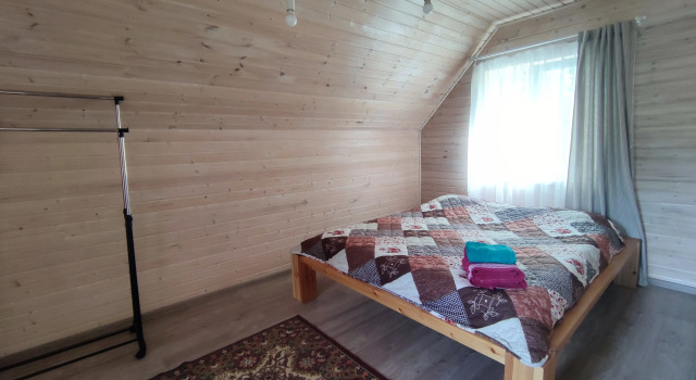 Семейный коттедж с балконом и с красивым видом из окна Гостевой дом Домик в лесу