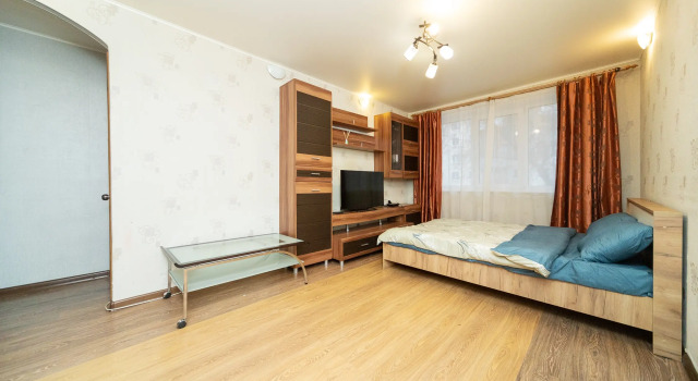 Uyutnaya Trekhkomnatnaya Na Krisanova 27 Flat, Prenota Appartamento Dzerzhinsky City District 