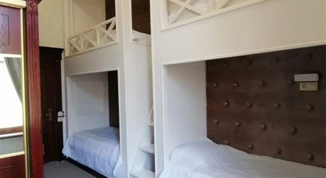 Четырёхместный семейный номер Comfort с красивым видом из окна Отель Джубга корпус Парус