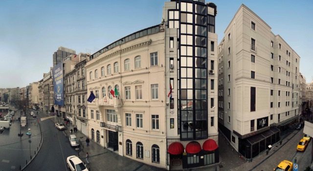 Отель Ramada by Wyndham Istanbul Pera