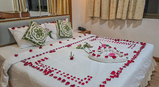 Двухместный номер Honeymoon Jacuzzi с видом на город Отель Saba Suites Patong Phuket