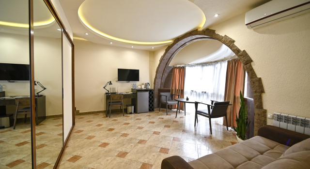 Люкс Skyline Hotel Yerevan