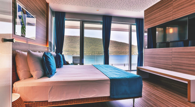 Двухместный люкс Superior с балконом и с видом на море Carine Hotel Kumbor Superior