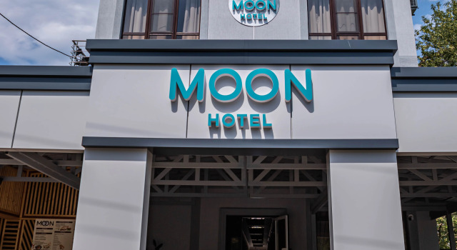 Отель Moon Hotel
