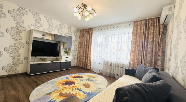 Квартира Большая Чистая Уютная Двух Комнатная Квартира Рядом С Центром Ждет Своих Гостей, Забронировать Апартаменты/квартира Недорогие отели Уссурийска, рядом с Театр драмы имени В.Ф. Комиссаржевской, недорого