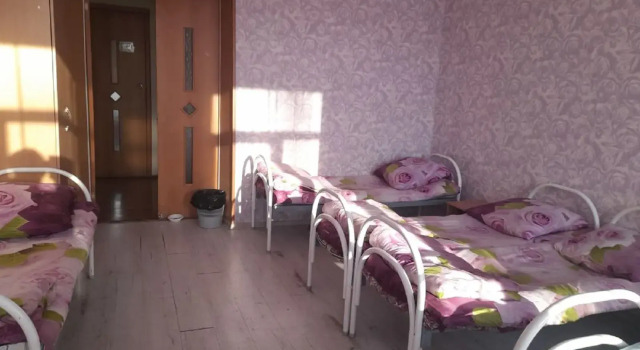 Кровать в общем номере с видом на город Хостел ЭкономЪ