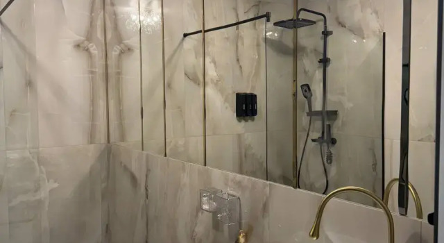 Люкс Premium с балконом и с видом на озеро Отель Proliv.hotel