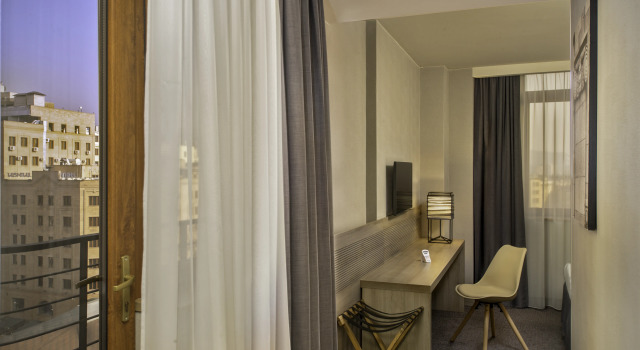 Komfort Doppel Zimmer mit Balkon Republica Hotel Yerevan