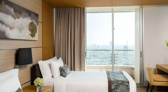 Двухместный люкс c 1 комнатой с балконом и с видом на город Отель JC Kevin Sathorn Bangkok Hotel