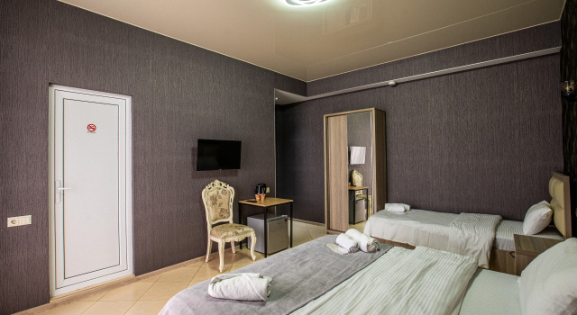 Семейный номер Superior с балконом и с видом на город Tbilisi Sea Hotel