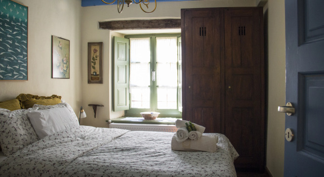 Efipoi, Book Guesthouse  
