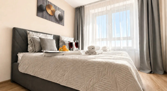 Апартаменты Comfort с балконом и с красивым видом из окна Апартаменты Четыре Сезона В Географическом Центре с Дистанционным Заездом