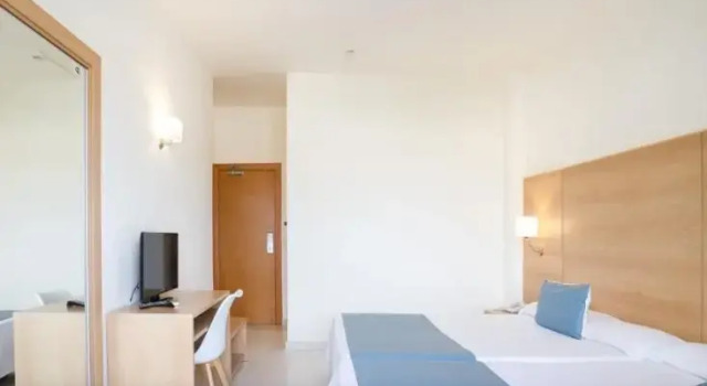Четырёхместный номер Standard Отель Ibersol Playa Dorada