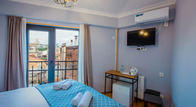 Двухместный номер Economy с красивым видом из окна Отель Central Gate Tbilisi Boutique Hotel