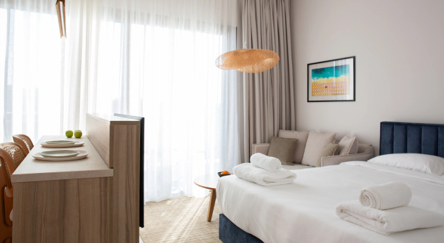 Двухместная студия Superior с балконом Апарт-отель Liv & Co Suites & Villas