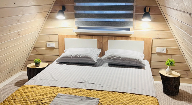 Четырёхместное шале Superior с балконом и с красивым видом из окна Шале LakeSide Lemon