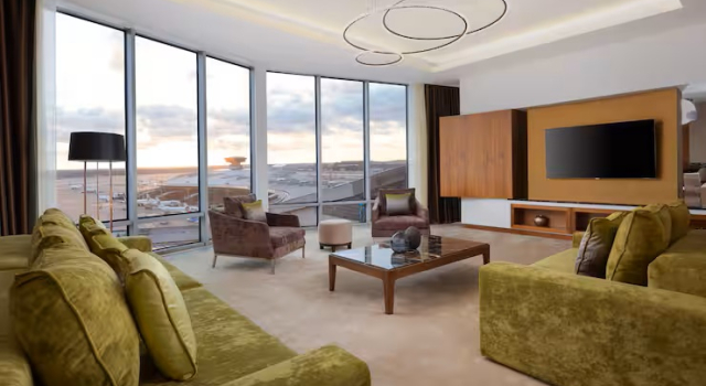 Люкс Дизайнерский с панорамным видом DoubleTree by Hilton Moscow - Внуково Аэропорт