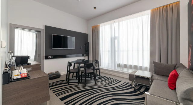 Двухместный люкс с ванной с видом на реку Отель Novotel Архангельск
