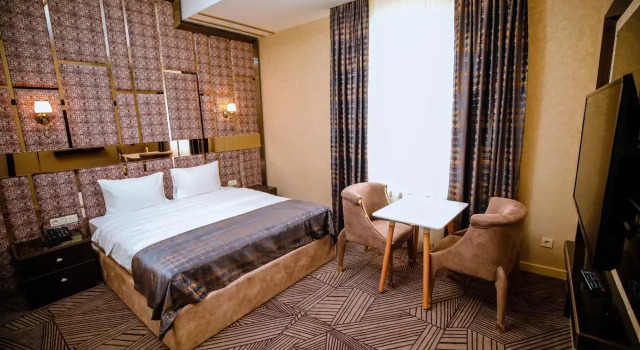 Standaard Driepersoonskamer met uitzicht Krone Hotel