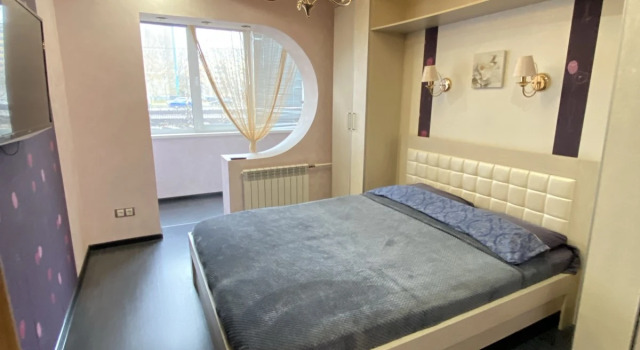 Bolshaya 3kh komnatnay kvartira v Izhevske Flat, Prenota Appartamento Hotel a Udmurtia con parcheggio, Parcheggio