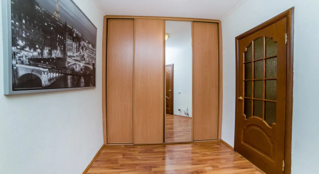 Apartments on Radishcheva, Забронировать Апартаменты/квартира Отели Городского округа Екатеринбурга - Северный управленческий округ с парковкой, Парковка