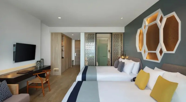Четырёхместный семейный номер Premier с балконом и с видом на море Avista Grande Phuket Karon - MGallery