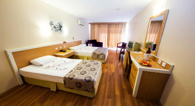 Отель Tuntas Beach Altinkum
