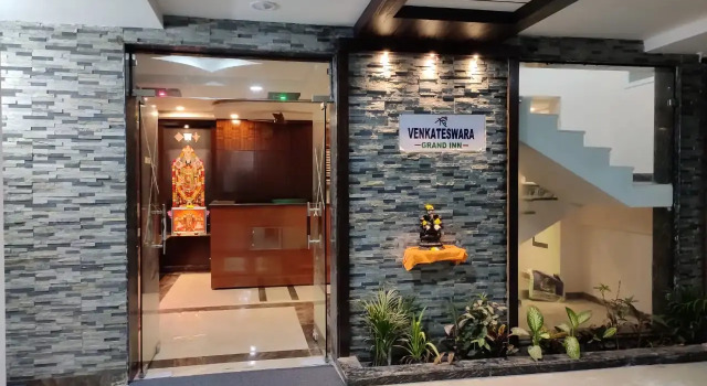NB Venkateswara Grand Inn Hotel, Rezerwuj Hotel Hotele w Andhra Pradesh z parkingiem, Parking