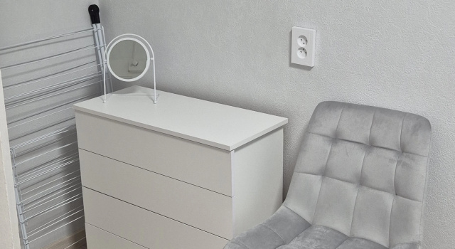 3kh Komnatnaya V Tsentre Flat, Đặt Căn hộ Khách sạn ở Murmansk có chỗ đỗ xe, Bãi đậu xe