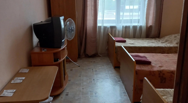 Кровать в общем номере (мужской номер) с видом на внутренний двор Отель Гостиный Двор