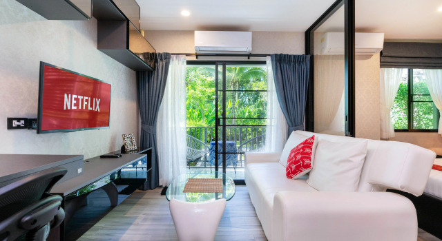 Двухместный номер Deluxe с балконом и с красивым видом из окна 46m2 Luxury Poolside 1 Bedroom Free Netflix Apartments	