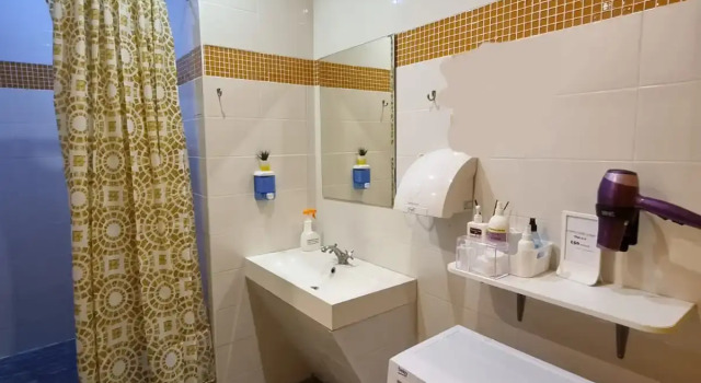 2 кровати в 6-тиместном номере (женский номер) Хостел High Level