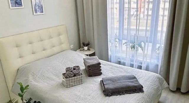 Uyutnaya V Novom Rayone Goroda Flat, Rezerwuj Apartament Hotele w Obwód pskowski z parkingiem, Parking