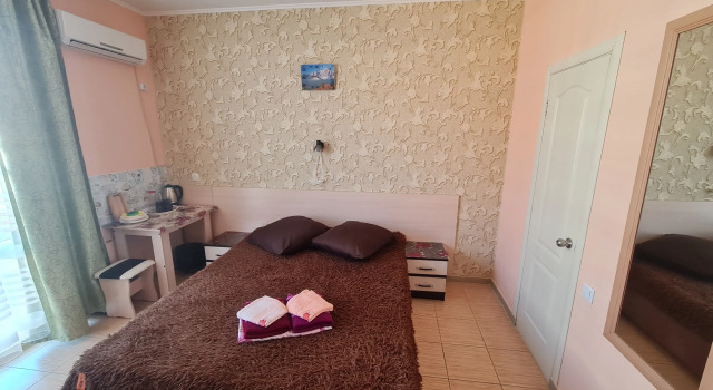 Standard Triple room with balcony DelfiniYa Mini-Hotel