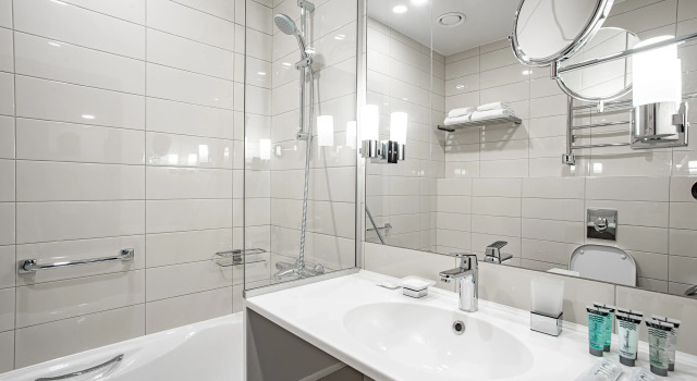 Апартаменты люкс 2-комнатные с балконом Апарт-Отель Ramada hotel&suites by Wyndham Novosibirsk Zhukovka