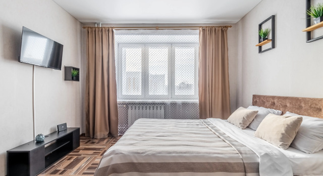 V Tsentre Goroda S Vidom Na Naberezhnuyu Flat, Book Apartment Hotels in Ural with Parking, Parking