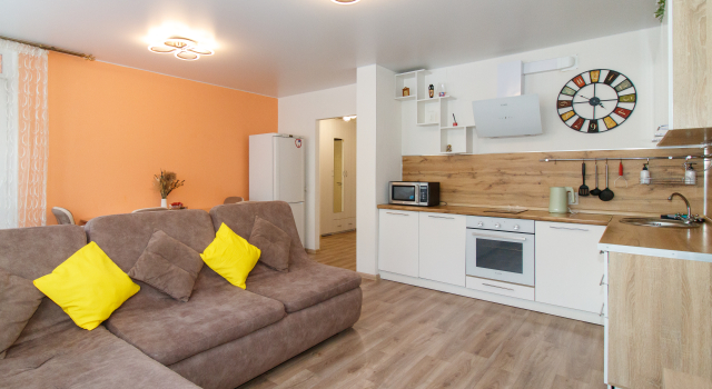 Uyut 1 Plus ryadom s Tts Kristall Apartments, Prenota Appartamento Tjumen' 
