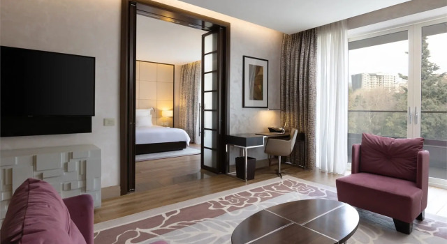 Двухместный люкс с гостиной двухкомнатный с видом на парк Swissôtel Resort Сочи Камелия
