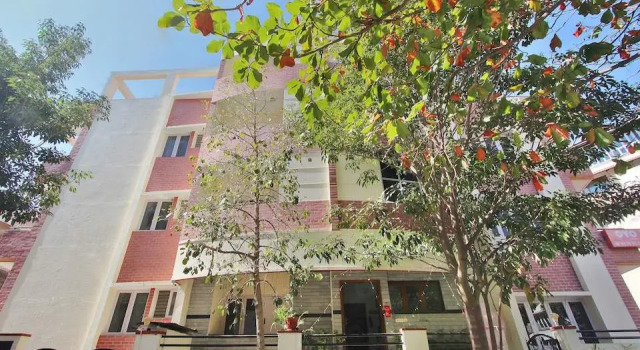 Отель Redwood Suites, Забронировать Отель Бангалор штат Карнатака, рядом с Больница Манипал