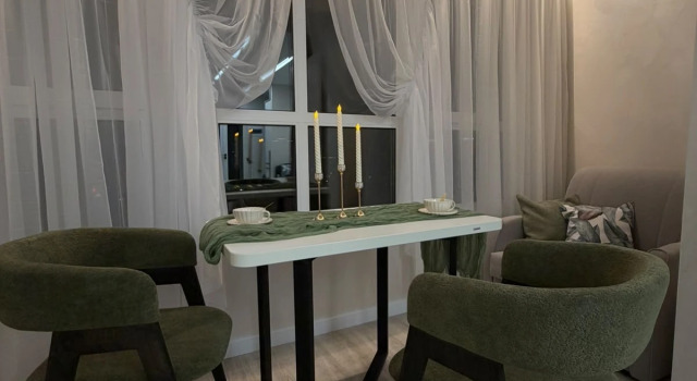 Uyutnaya studiya s prekrasnym vidom Apartments, Rezervovat Apartmán Hotely v Amurská s parkováním, Parkování