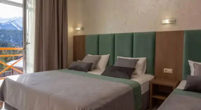 Трёхместный номер Comfort с балконом и с красивым видом из окна АМРА