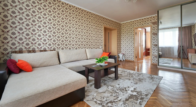 Vmestitelnaya 3-ka s Horoshey Lokatsiey Flat, Buchen Sie Ferienwohnung Minsk 