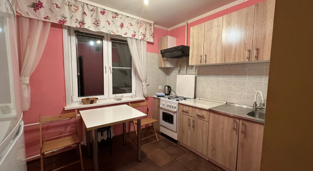 Komandirovka Flat, Buchen Sie Ferienwohnung Hotels in Oblast Moskau mit Parkplatz, Parkplätze