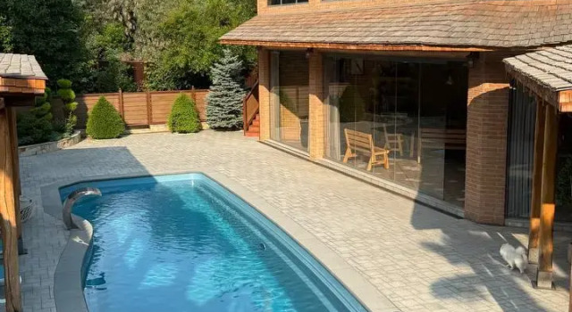 V Grecheskom Stile Khalkidiki Villa, Đặt Biệt thự Nhà tranh ở Bakhchisarai district, Nhà tranh