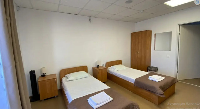 Кровать в общем номере с красивым видом из окна Мини-отель Smart Hotel Петрозаводск