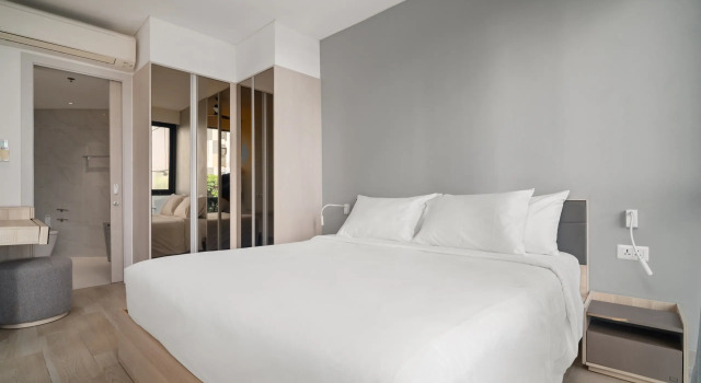 Двухместные апартаменты Superior c 1 комнатой с балконом Апарт-отель Cassia Residences in Laguna by Banyan Living