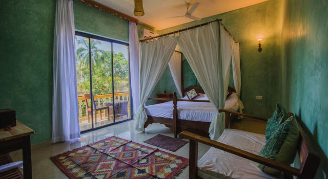 O podwyższonym standardzie dwuosobowy pokój i balkonem Devarya Wellness Beach Resort Hotel